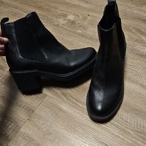 Andre Assous Black Leather Chelsea Block Heel Ankle Boots